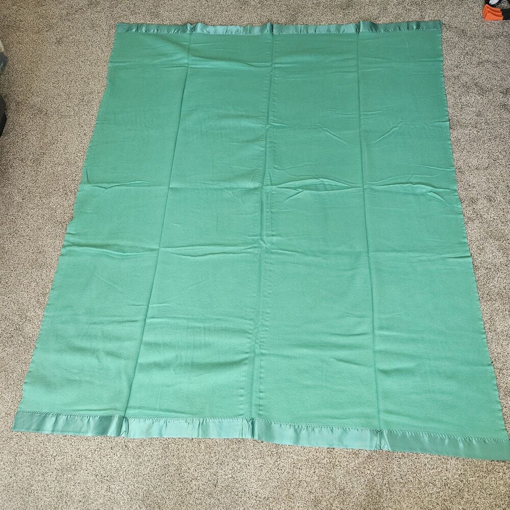 Vtg Essex Beacon Blanket Green Polyester Satin Nylon Trim USA 72x90” Full Read